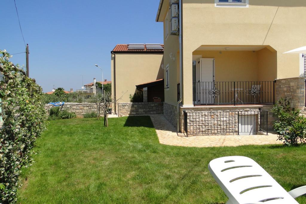 Apartments Villa Ela Umag Exterior photo