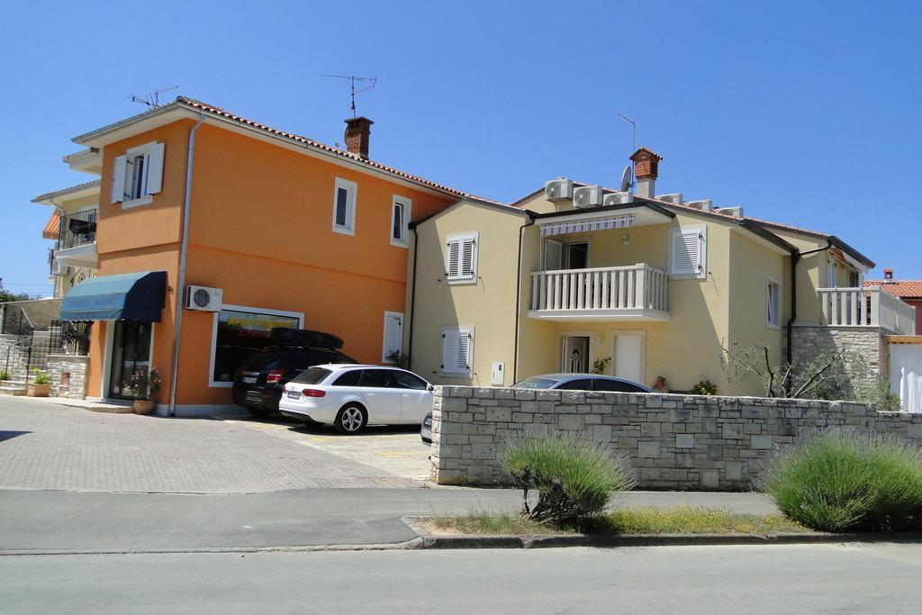 Apartments Villa Ela Umag Exterior photo