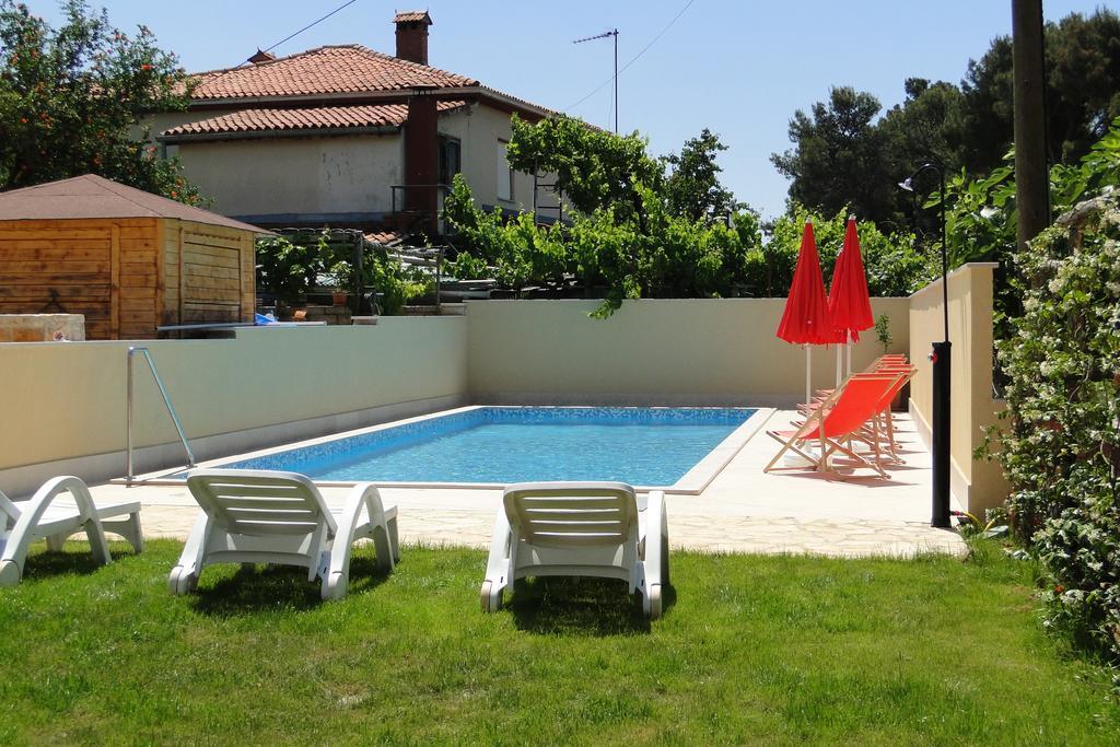 Apartments Villa Ela Umag Exterior photo