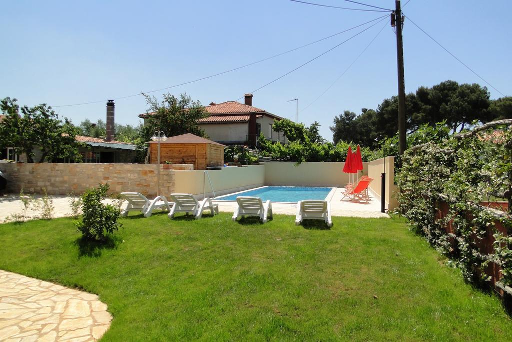Apartments Villa Ela Umag Exterior photo