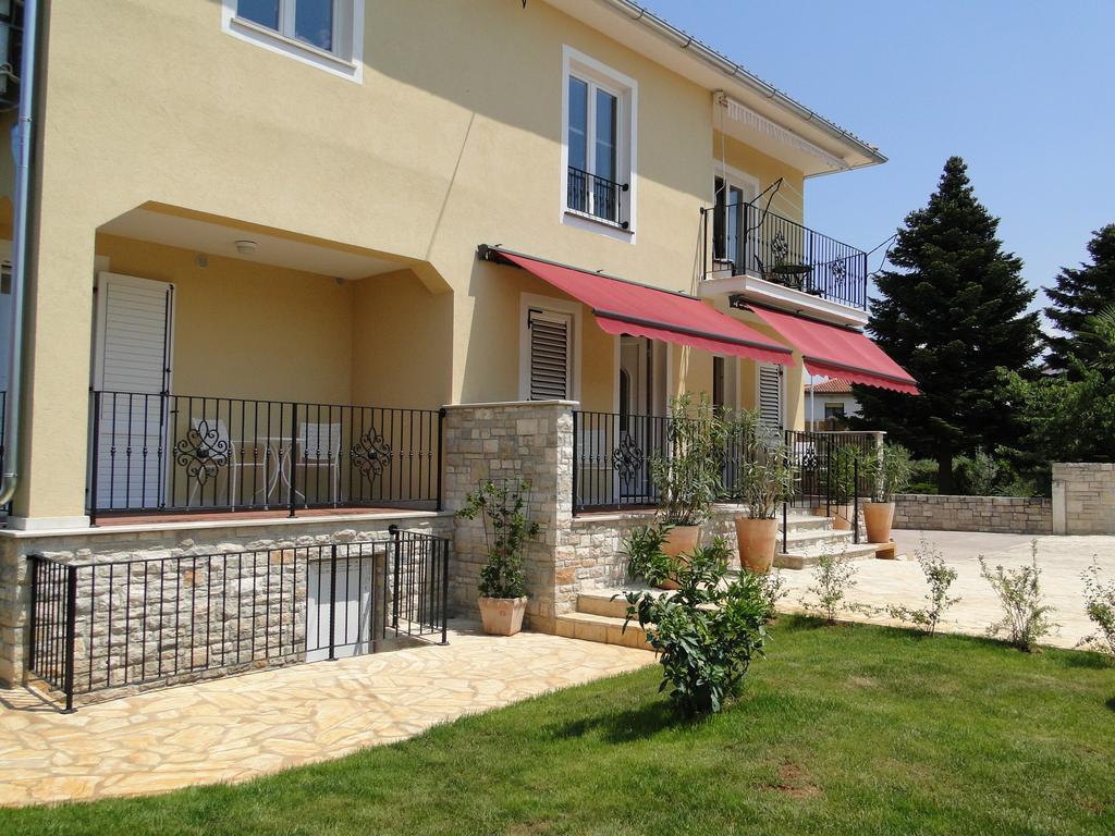 Apartments Villa Ela Umag Exterior photo