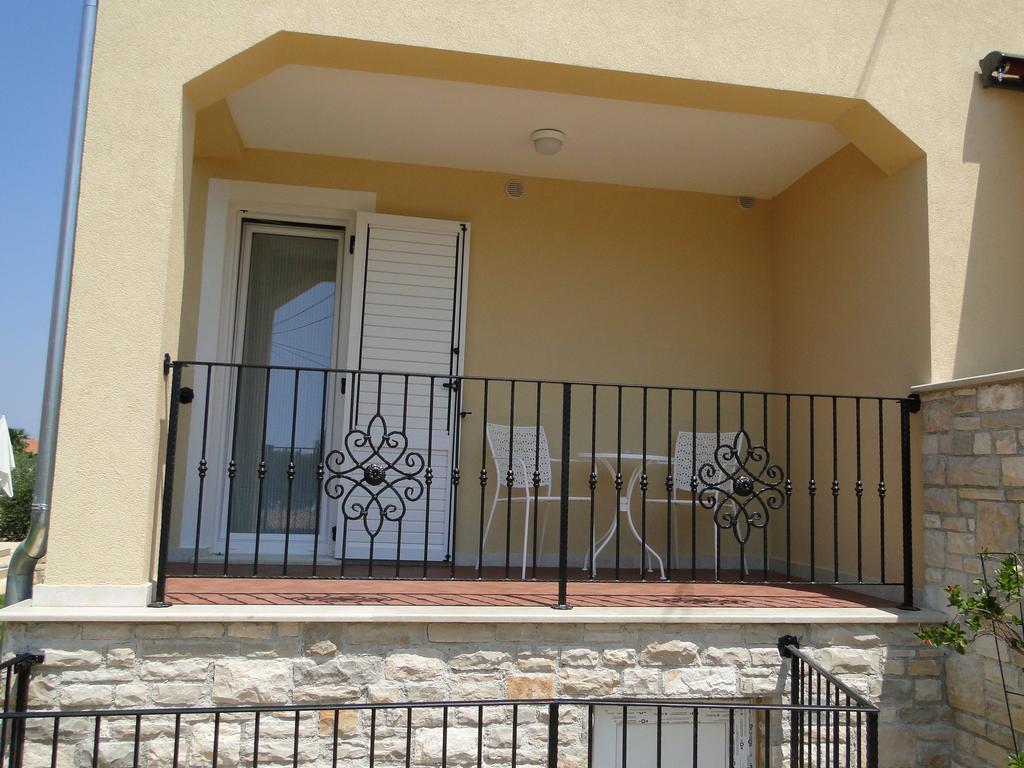Apartments Villa Ela Umag Exterior photo
