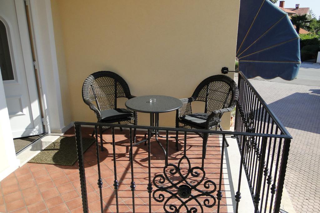 Apartments Villa Ela Umag Exterior photo