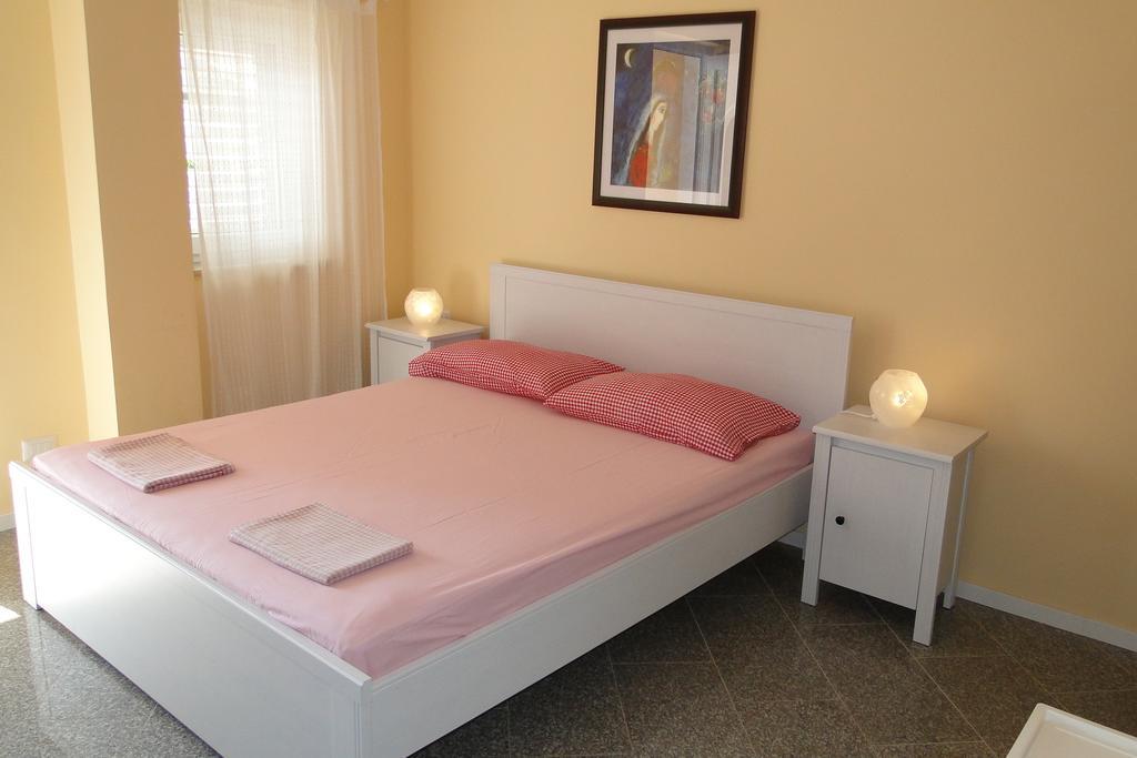 Apartments Villa Ela Umag Exterior photo