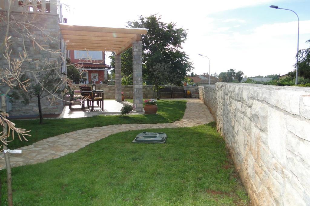 Apartments Villa Ela Umag Exterior photo