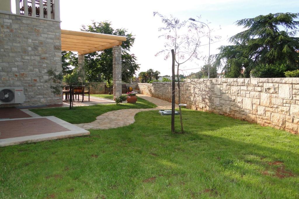 Apartments Villa Ela Umag Exterior photo