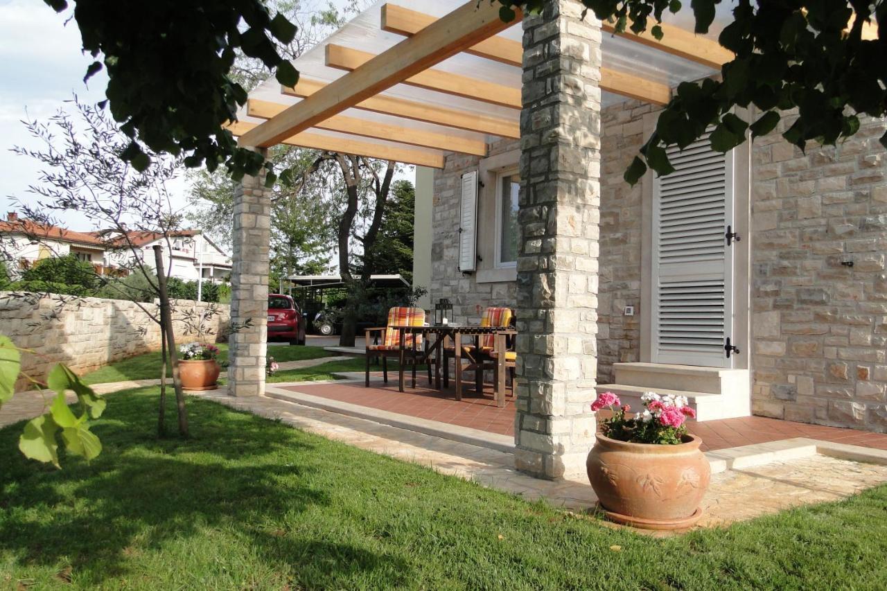 Apartments Villa Ela Umag Exterior photo
